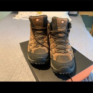 **New** Merell size 11 men’s boots. Waterproof